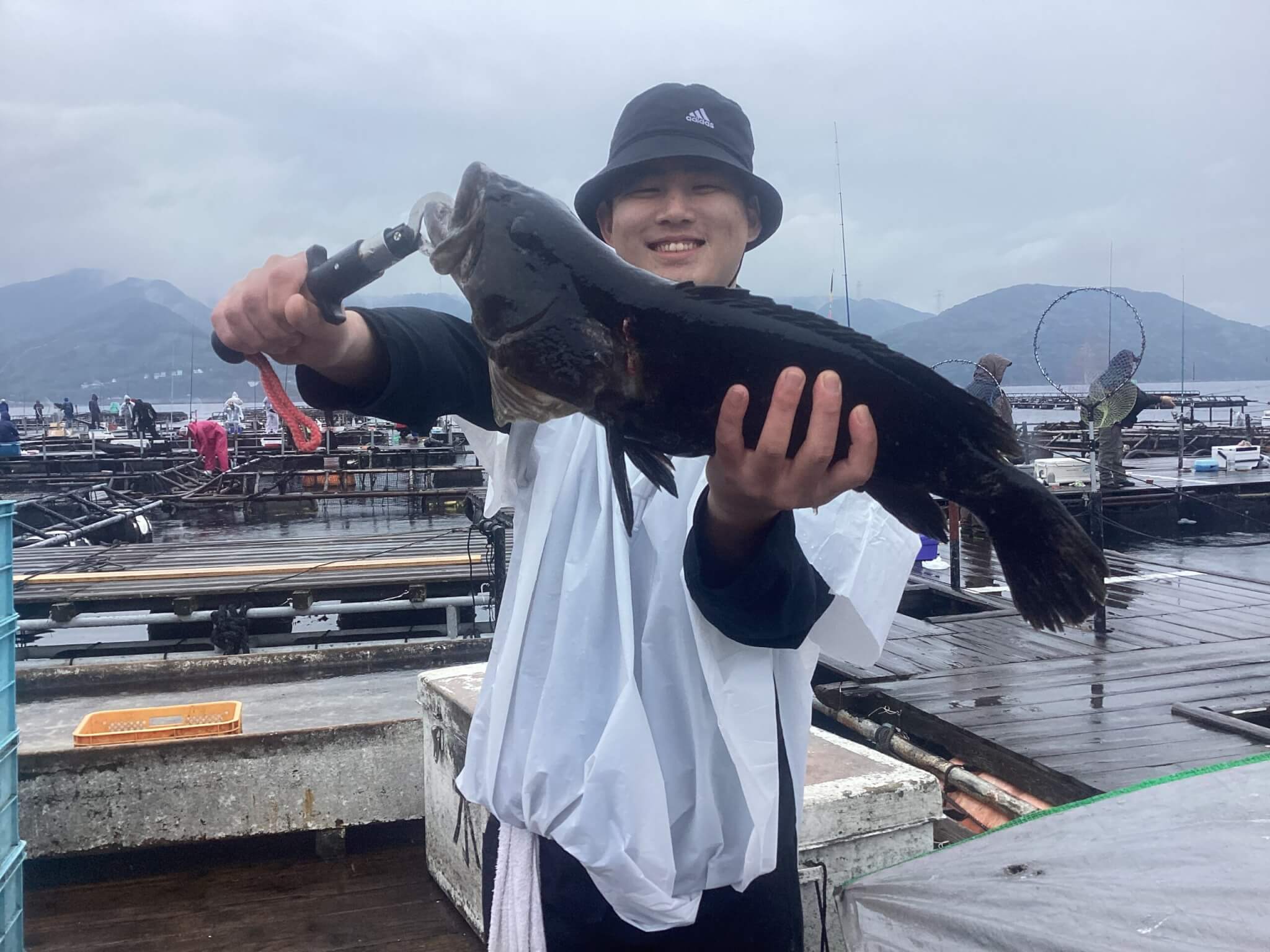 釣り上げ
スリング 劇的進化をとげた 海上釣堀CoreSpecⅢ